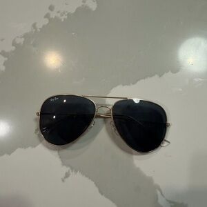 Ray-Ban Men’s Gold Frame Aviator Sunglasses with Black Lenses